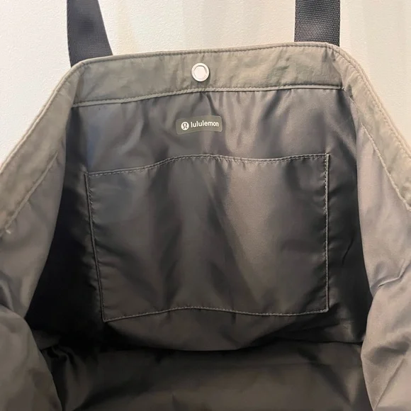 Lululemon Multi-Pocket Tote Bag - Picture 5 of 8